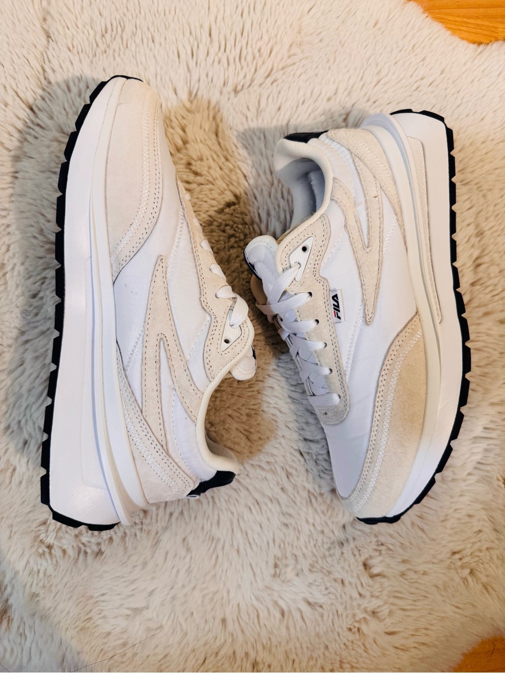 FILA Women's Renno White/Cream Low-Top Retro Runner Sneakers 7.5